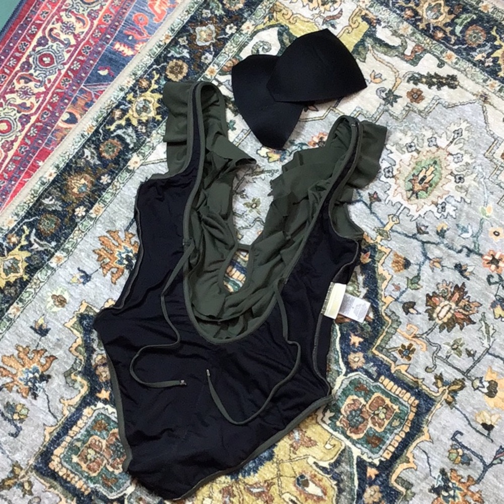 🏖️MICHAEL Michael Kors Khaki Green Ruffled Deep V Front Low Back with Ties - Picture 7 of 8